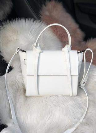 Белая женская сумка