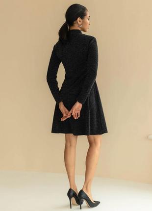 Удобное теплое трикотажное платье с люрексом полуприталенное клеш 42-52 размеры разные цвета черное3 фото