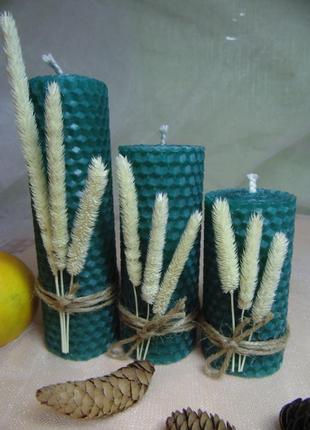 Подарунковий набір свічок на 8 березня з вощини 3 шт зеленого кольору7 фото