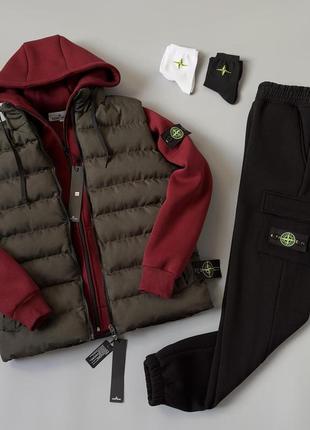 Набір stone island зима:хакі жилет, бордовий зіп худі, штани.