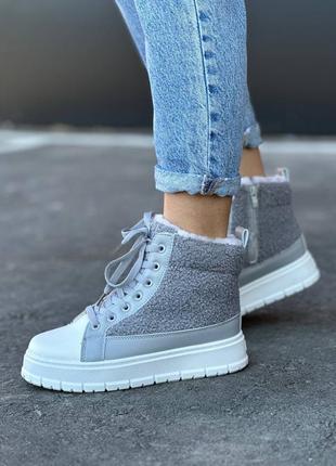 Модні жіночі кросівки зимові хутро