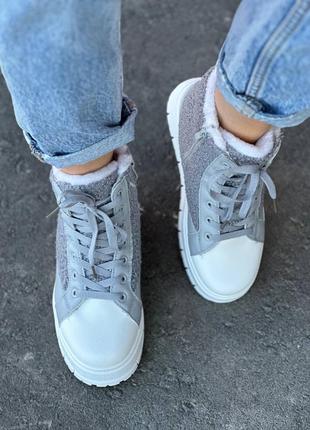 Модні жіночі кросівки зимові хутро