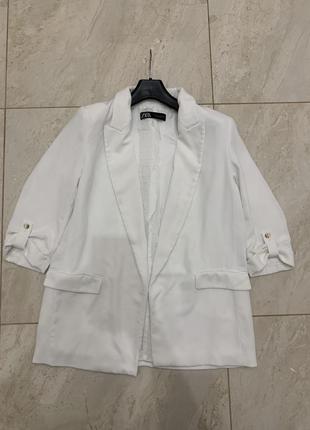 Блейзер пиджак zara белый женский с подвернутыми рукавами жакет7 фото