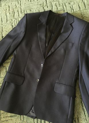 Чоловічий класичний,стильний костюм