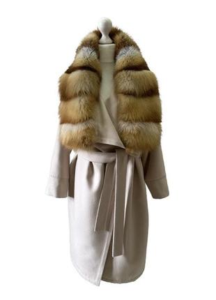 Элегантное бежевое пальто без подкладки с воротником из натурального меха лисы 46 ro-270051 фото