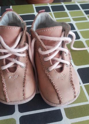 Наші перші ботіночки для дівчинки