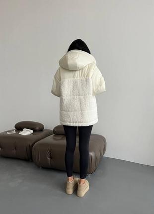 Зимова тепла курточка жіноча оверсайз молочна з капюшоном5 фото