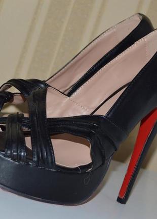 Туфли босоножки christian louboutin размер 38 39, туфлі босоніжки