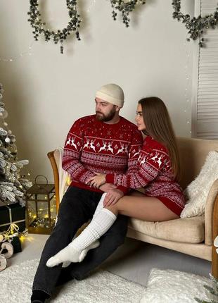 Мужской новогодний свитер с оленями красный теплиц2 фото