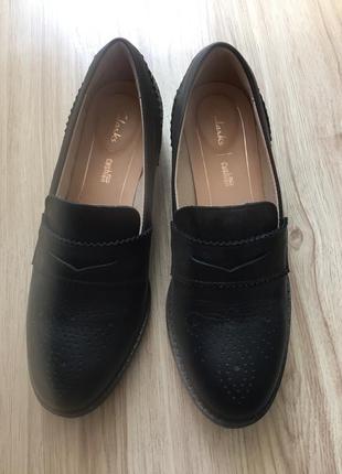 Фирменные туфли лоферы clarks