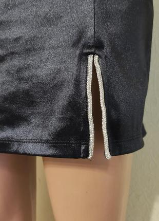 Атласная юбка с разрезом и стразами4 фото