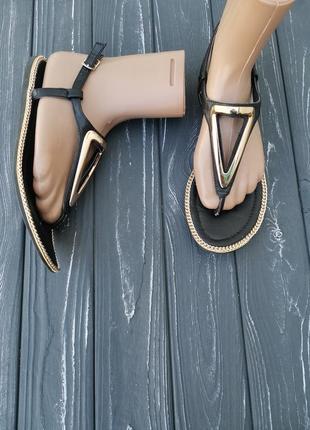 Красиві босоніжки