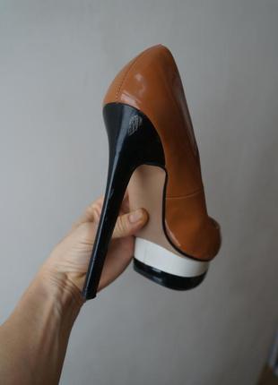 Лаковые туфли zara на шпильке карамельного цвета7 фото