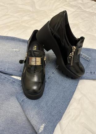 Туфли черные из натуральной кожи kluchini