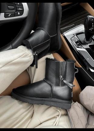 Ugg short black leather zip