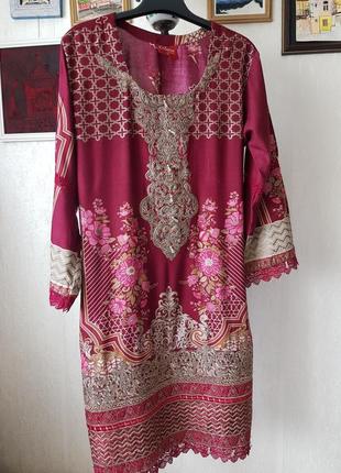 Гарне розшите платтячко з натуральної тканини,  пакістан.