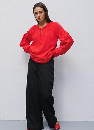 Стильная женская вышиванка красного цвета вышита красными нитями гладью6 фото