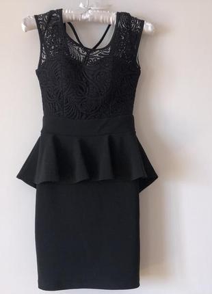 Стильне чорне плаття