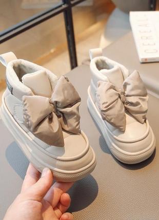 Дуже крута модель черевиків для дівчаток