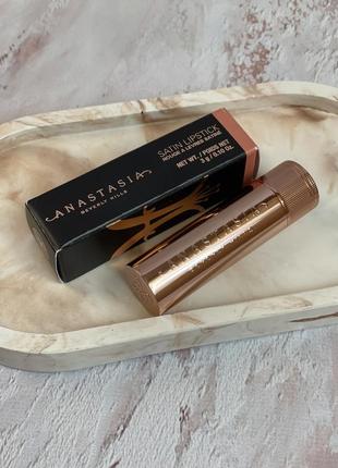 Шикарна атласна помада anastasia beverly hills satin lipstick taupe beige4 фото