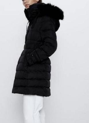 Пуховик стеганый с капюшоном.  zara