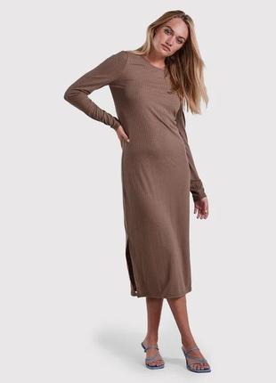 Платье миди в рубчик в бежево-коричневом цвете от pieces6 фото