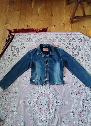 Продам куртку  200 грн