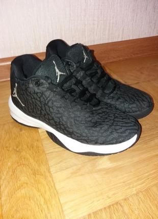 Кроссовки jordan 35.5-36.5р. оригинал.