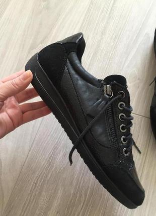 Кожаные кроссовки geox