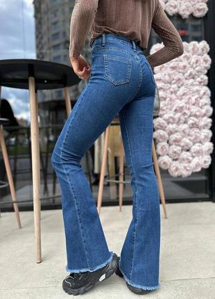 Жіночні, стильні джинси кльош8 фото