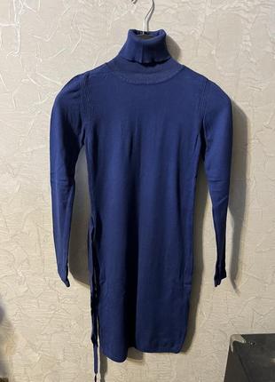 Сукня темно синя, міді довжина. облягаюча по фігурі. з поясом. розмір xs-s