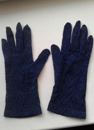 Кружевные ажурные гипюровые тонкие стрейчевые перчатки темно-синего цвета