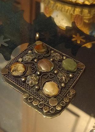 Вінтажний підвіс із натуральними каменями. індія.