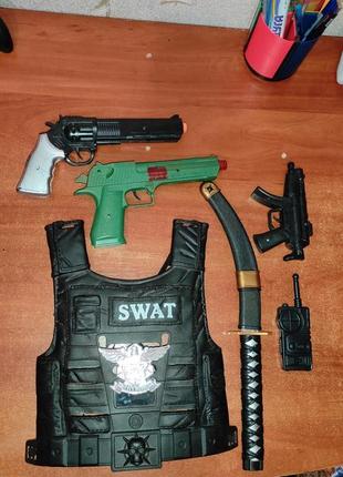 Іграшки, зброя, пістолети