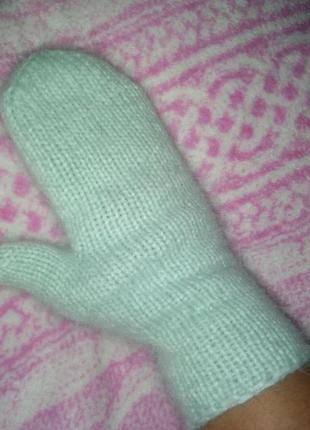 Варежки женские в разных цветах