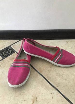 Малиновые кеды