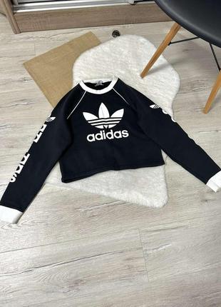 Свитшот от adidas.