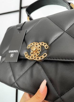 Черная кожаная сумка chanel с золотым ремешком3 фото