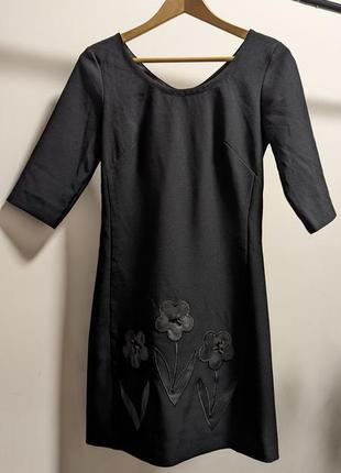 Платье мини черная с аппликацией