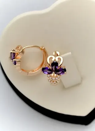 Серьги-кольца с фиолетовыми кристаллами xuping m&amp;l (медицинское золото)
