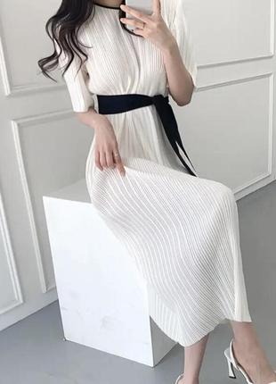 Невероятное женское платье