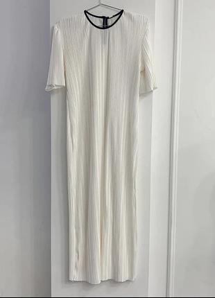 Невероятное женское платье