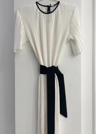 Невероятное женское платье