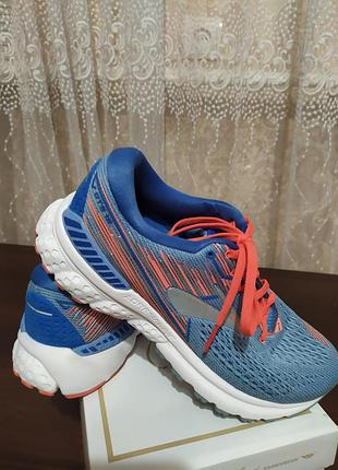 Жіночі кросівки brooks