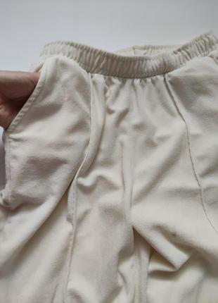 Білі спортивні штани, джогери з кишенями bershka4 фото