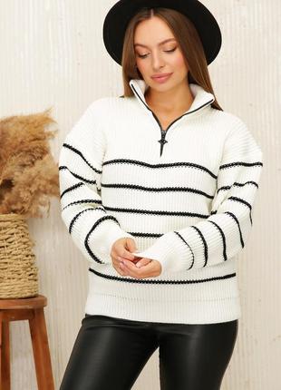 Женский теплый свитер оверсайз з високим воротником на змейке белый в полоску1 фото