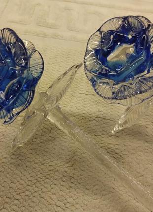Дві скляні квітки, кришталеві троянди з синіми, напівпрозорими пелюстками2 фото