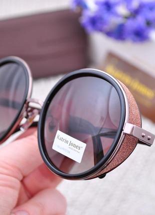 Фирменные круглые солнцезащитные очки katrin jones polarized с боковой шорой глиттер1 фото