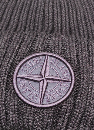 Stone island шапка в'язана patch program зимова унісекс універсальний розмір хакі темно сіра7 фото