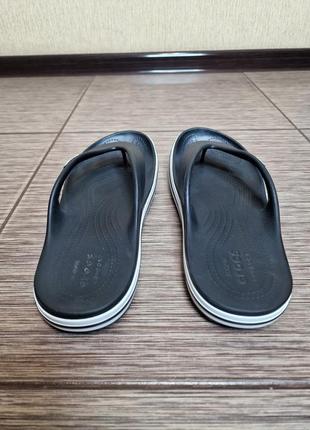 Шлепанцы, вьетнамки кроксы crocs bayaband flip black / white4 фото